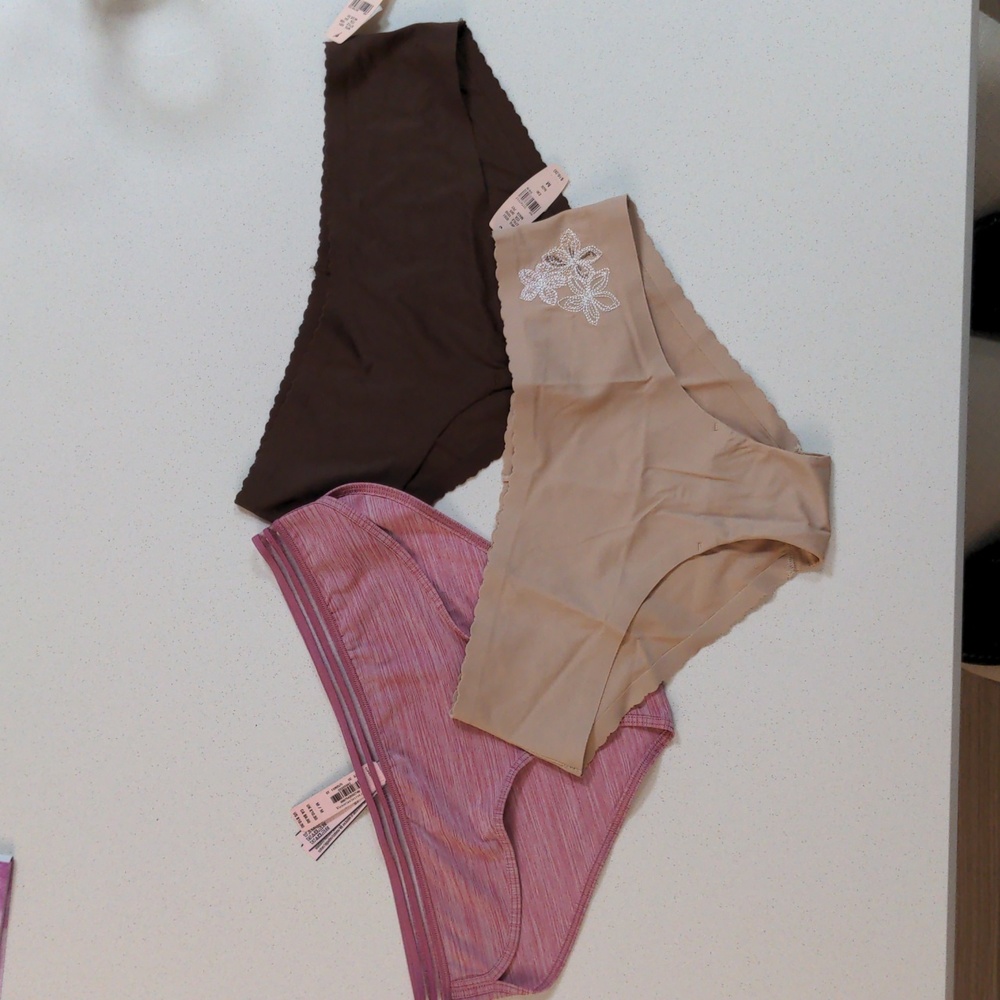 Lot of 3 NWT Victoria's Secret hiphugger panties, Size medium, 2 Secret Embrace